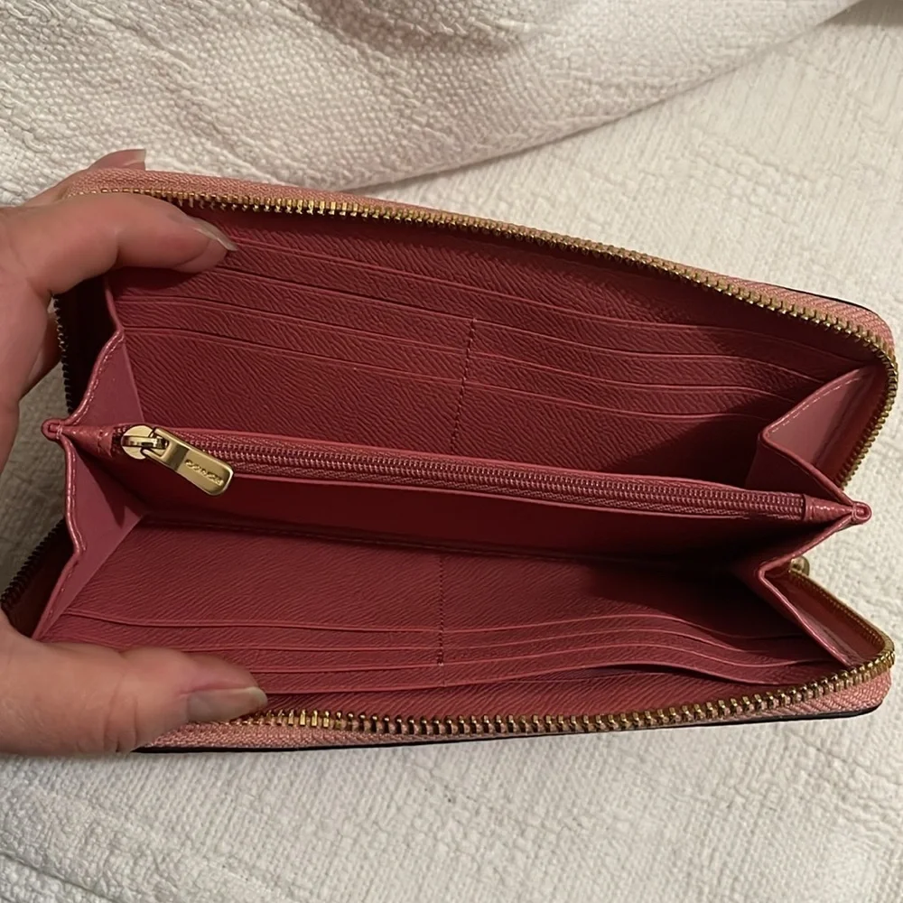 COACH - pebbled, leather accordion wallet- F16612 - NWT - Picture 6 of 8